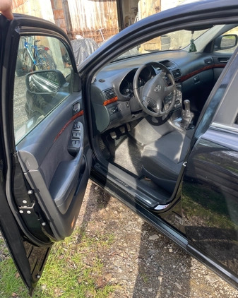 Toyota Avensis cena 5000 przebieg: 430000, rok produkcji 2004 z Karczew małe 121